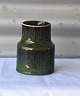 Vase med 
blankt, grønt 
glasur i 
keramik. Model 
SBP
Design 
Karl-Harry 
Stålhane for 
...