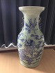 Kinesisk 
Porcelæn (19 
årh):
Svag celadon 
fond med blå og 
hvid 
dekoration.
Dekoreret med 
påfugl ...