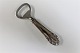 Georg Jensen. 
Liljekonval. 
Flaskeåbner i 
sterling sølv. 
Længde 11,5 cm. 
Produceret 
1933-1945.