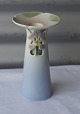 Kombineret vase 
(6488) og 
lysestage 
(6207), med 
blomster. Lavet 
i Limited 
Edition 1988, 
...