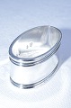 Dansk tretårnet 
sølv. 
Servietring fra 
1938. Oval 5,2 
x 2,6 cm. Højde 
2 cm. vægt 36 
gram. Pæn ...
