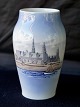 Royal 
Copenhagen, 
vase 4571. Vase 
med motiv af 
Kronborg Slot
Design Royal 
...