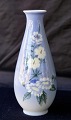 Royal 
Copenhagen, 
vase 2920/4055. 
Dekoration 
Matrikaria 
(kamille) 
blomster
Design Royal 
...