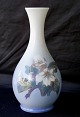 Royal 
Copenhagen, 
vase 53/57. Art 
Nouveau vase 
med hvide 
blomster
Design Royal 
...