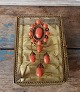 Meget smuk Victoriansk broche i 8 kt med store koral perler.Kan bæres som broche eller ...