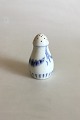Bing and 
Grondahl Empire 
Salt Shaker. 
Measures 9 cm / 
3 35/64 in.