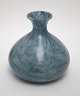 Holmegaard, Blå 
vase i 
troldeglas, 
designet af 
Sidse Werner. 
Højde 18,5 cm. 
Diameter 18 cm. 
Ikke ...