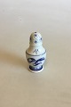 Bing & Grondahl 
Jubilee Dinner 
Service Salt 
Shaker. 
Measures 10 cm 
/ 3 15/16 in.