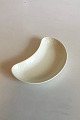 Bing & Grondahl 
Elegance, Creme 
Kidney shaped 
Dish No 41. 
Measures 20 cm 
/ 7 7/8 in.