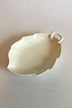 Bing & Grondahl 
Elegance, Creme 
Leaf Shaped 
Dish No 199. 
Measures 25 cm 
/ 9 27/32 in.