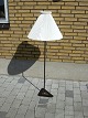 Standerlampe 
med kåreklint 
skærm