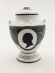 Royal 
Copenhagen 
1818-1918  
minde lågvase  
H. 18 cm. 
1.sort.  Nr. 
376646