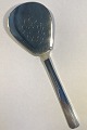 Hans Hansen 
Arvesølv No 17 
Sølv 
Serveringsspade 
L 21.5 cm