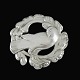 Georg Jensen 
Broche i 
sterling sølv 
#70 - 1933-44 
Duemotiv 
tegnet af 
Kristian ...