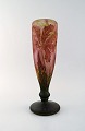 Stor og 
imponerende 
Daum Nancy art 
nouveau cameo 
vase i 
mundblæst 
kunstglas med 
bladværk i ...