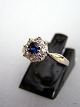 585 Guldring m. 
Safir og 
Brillanter  
Ringstr. 51,5