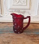 Flødekande i 
rødt presset 
glas fra Fyens 
Glasværk
Produceret 
mellem 1924-34
Højde 10 cm.