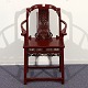 Rødlakeret 
orientalsk 
armstol med 
udskæringer,
(HxBxD 
1202x64x58 cm, 
sædehøjde 56 
cm), 
1900-tallet