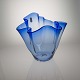 Laguna 
tulipanvase / 
foldesvase i 
blå glas  
Design af Per 
Lütken
Produceret ved 
...