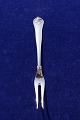 Saksisk sølvtøj 
Sachsisk 
sølvbestik i 
tretårnet sølv 
eller 830S fra 
C.M. Cohr.
Pålægsgaffel i 
...