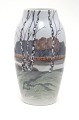 Bing & 
Grøndahl, Vase 
med birketræer 
i landskab. 
Formnr. 
8322-243. Højde 
25 cm. Øverste 
diameter ...