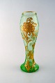 Montjoye, 
Frankrig. Stor 
art nouveau 
vase i 
mundblæst 
kunstglas. 
Dekoreret med 
blomster i ...