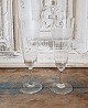 Champagne 
flutes 
decorated with 
guilloche 
frieze 
Height 16.5 
cm.
Stock: 2