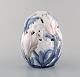 Jo Hahn Locher 
(1876-1960) for 
Bing & 
Grøndahl. 
Tidlig art 
nouveau vase i 
gennembrudt 
porcelæn ...