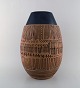 Lisa Larson for 
Gustavsberg. 
Kæmpestor 
Granada keramik 
vase i 
modernistisk 
design. ...