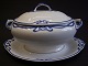 Big tureen with 
fixed dish
Length 38 cm - 
height 21 cm
Nice condition