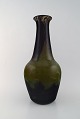 Daum Nancy, 
Frankrig. 
Kolossal art 
deco vase i 
mundblæst 
kunstglas i 
grønne og brune 
nuancer. ...