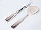 Carving fork and server in heritage silver no. 2 by Hans Hansen.
5000m2 showroom