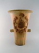 Kolossal Arne 
Bang unika vase 
i glaseret 
keramik med 
bomærke fra 
apotek i 
Aalborg. 
Dateret 1933. 
...