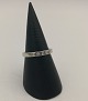 14 karat 
guldring, i 
hvidguld, 
prydet med 3 
brillanter, 
samlet ca. 0.06 
ct
Ringstr. 56 
...