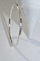 Armring af  
sterling sølv 
925. Bredde 0,3 
mm. 
Inderdiameter 
6,3 cm. Vægt 15 
gram. Stemplet 
925 ...