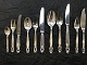 Stort Georg 
Jensen 
Sølvbestik 
Konge.
12 Pers.  
Middags - 
Frokost - 
Fiskebestik
132  Dele