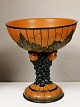 Ipsen ceramics 
Fruit bowl on 
the basis of 
grapes Artist 
Erik Magnussen 
Height 31cm 
Diameter 
28,5cm.