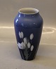 Bing & Grøndahl 
B&G 4256-45 Dyb 
blå vase 17 cm 
dekoreret med 
vintergækker I 
fin og god 
brugt ...