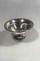 Revere 
Silversmiths 
Sterling Sølv 
Opsats No 898 
Måler Diam 12 
cm H 4.2 cm 
Vægt (udfyldt) 
79 gr