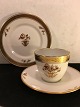 Guldkurv.
kaffekop med 
underkop 
Royal 
Copenhagen RC. 
nr. 595 - 9452  
kr.185,-
Sidetallerken 
...
