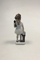 Lyngby Porcelæn 
Figur af pige 
med telefon, 
Gitte No 73. 
Måler 17 cm