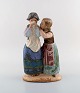 Lladro, 
Spanien. Stor 
figur i 
glaseret 
keramik. Sent 
1900-tallet.
Måler: 28 x 17 
cm. 
I flot ...