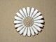 Marguerit 
Broche 925S, 
A.Michelsen
Måler 3,2 cm.
Perfekt stand
Se Georg 
Jensen smykker: 
...