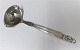 Georg Jensen. 
Sølvbestik. 
Sterling (925). 
Konge. Sauceske 
med stål. 
Længde 19 cm.