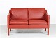 Børge Mogensen 
(1914-1972)
Sofa model nr. 
2322
betrukket med 
rød brunt 
originalt læder
med ...