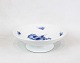 Low cake dish, 
no.: 8062, in 
Blue Flower by 
Royal 
Copenhagen.
7 x 21 cm.