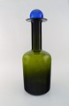 Otto Brauer for Holmegaard. Stor vase/flaske i grønt kunstglas med blå kugle. 
1960