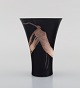 Europæisk 
studio 
keramiker. 
Unika vase i 
glaseret 
keramik. Ca. 
1980.
Måler: 12,5 x 
9,5 cm.
I ...