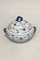 Bing and 
Grondahl 
Butterfly 
Tureen. 
Measures 24 cm 
/ 9 29/64 in.