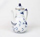 Coffee jug in 
Kipling 
Butterfly with 
gilded edge by 
Bing and 
Grøndahl.
25 x 10 cm.
